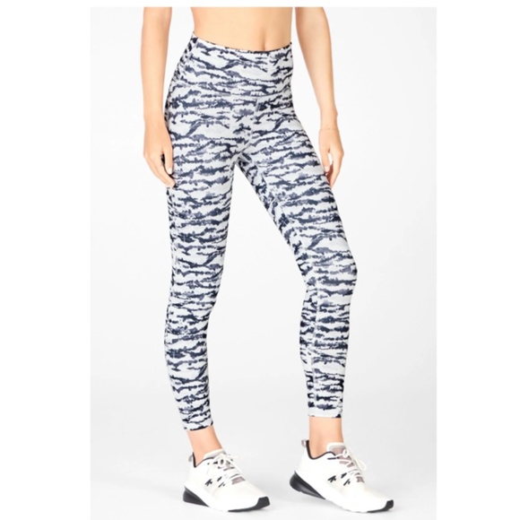 FABLETICS Define PowerHold® High-Waisted 7/8 Legging White Tigress Size Medium - Picture 1 of 10